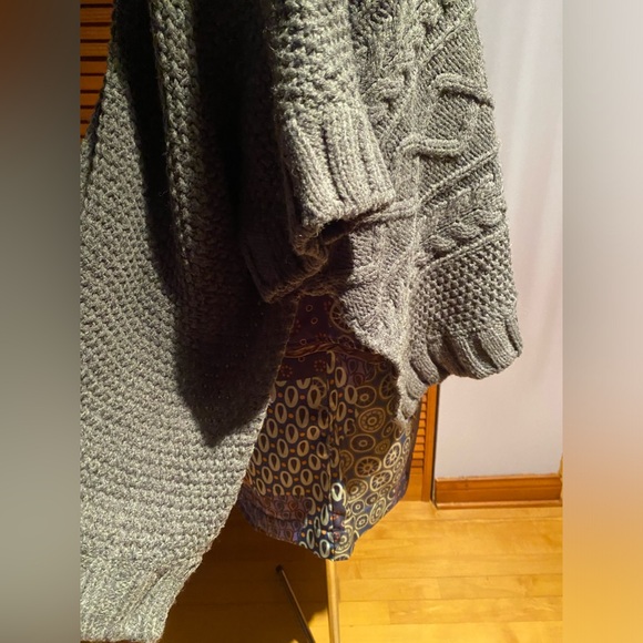 La Fée Maraboute cable knit cardigan. Size 1 - Picture 2 of 8